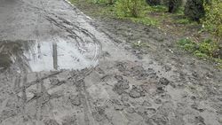 В мэрии рассказали, почему тротуар возле Ленинского акимиата затапливает во время дождя