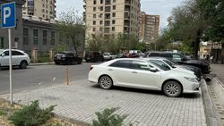 Ограждение парковки на Логвиненко демонтировали после жалобы горожанина. Фото мэрии