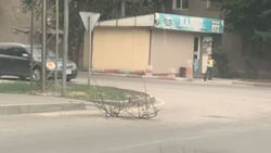 На ул.Интергельпо открытый люк без крышки. Фото