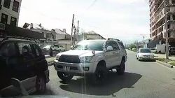 «Тойота Сурф» едет по встречке на Бакаева, создав затор. Видео