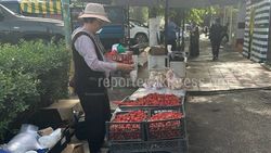 Муниципальная инспекция оштрафовала стихийных торговцев у рынка «Ак-Эмир»