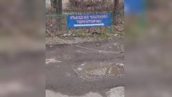 Почему по Тыныстанова поставили шлагбаум? Ответ мэрии