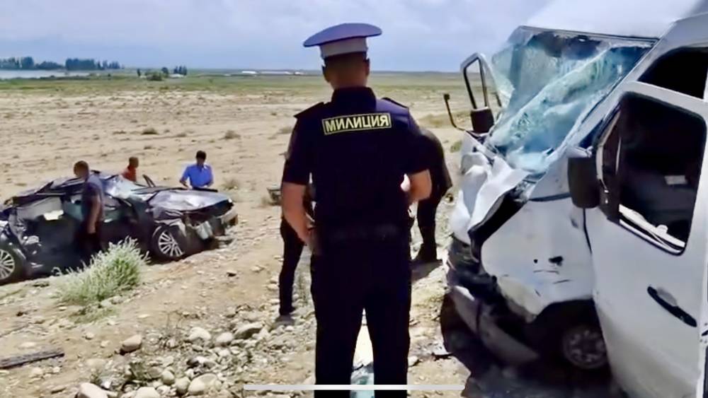 В ДТП на Иссык-Куле погибли несколько молодых людей. Видео с места происшествия