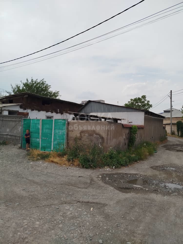 Продаю дом 8-ком. 94кв. м., этаж-1, 2-сот., стена кирпич, ул Осмонкула/пр.Чуй.