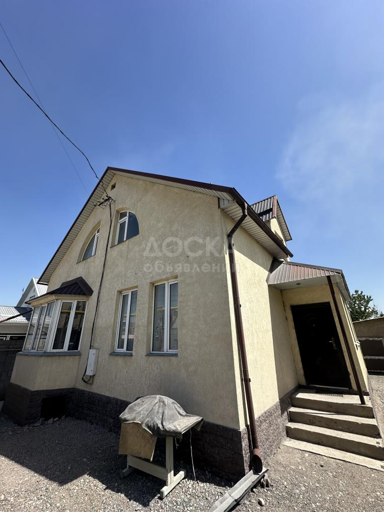 Продаю дом 5-ком. 143кв. м., этаж-2, 6-сот., стена кирпич, Жил Массив Кара-Жыгач.