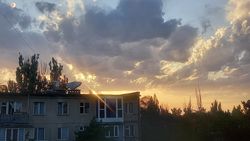 Красивый закат в Бишкеке. Фото