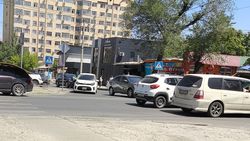 Горожанин просит установить светофор на Айни—Руставели