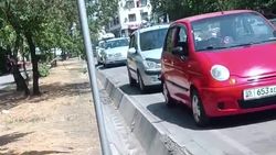 В арыках на Токтогула нет воды. Видео горожанина