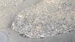 Ямы на дороге по Садыгалиева. Видео