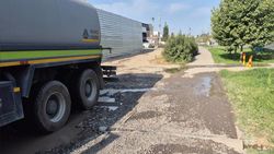 Как выглядит тротуар на Южной магистрали, где машины «Тазалыка» наполняют водой? Ответ мэрии Как выглядит тротуар на Южной магистрали, где машины «Тазалыка» наполняют водой? Ответ мэрии