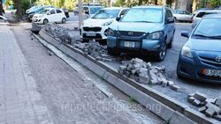 Тротуар на Боконбаева—Панфилова доделают до 7 июля, - мэрия Тротуар на Боконбаева—Панфилова доделают до 7 июля, - мэрия