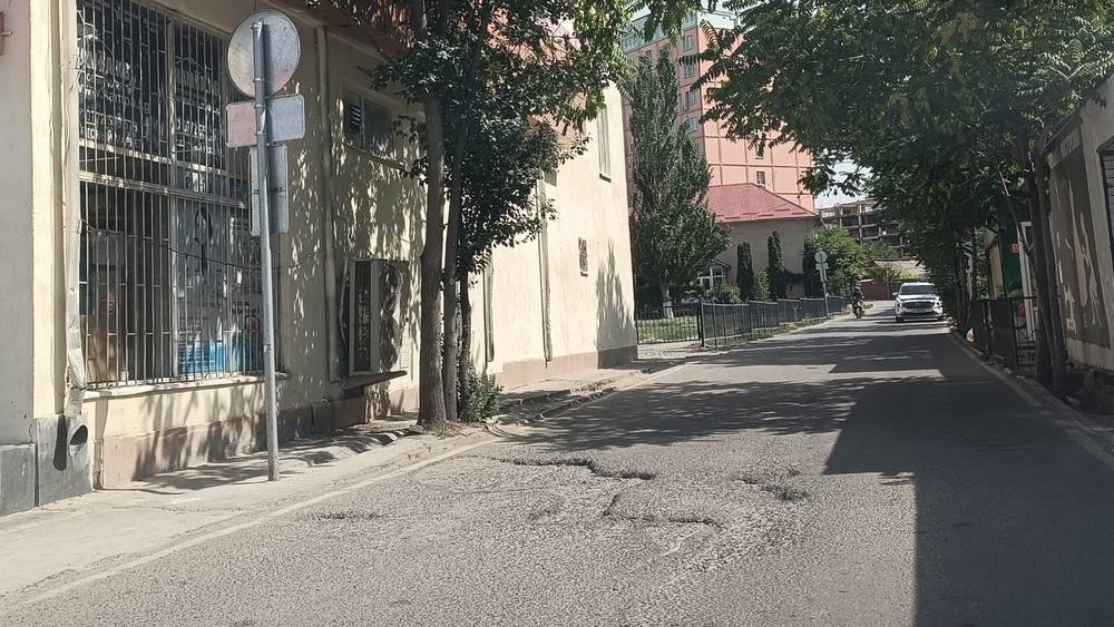 Когда отремонтируют ямы на Армейской? Фото горожанина