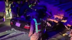 В Бооме «Мерседес» влетел под грузовик с древесиной. Видео с места аварии