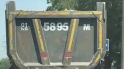 Грузовики продолжают ездить по городу, несмотря на запрет. Видео