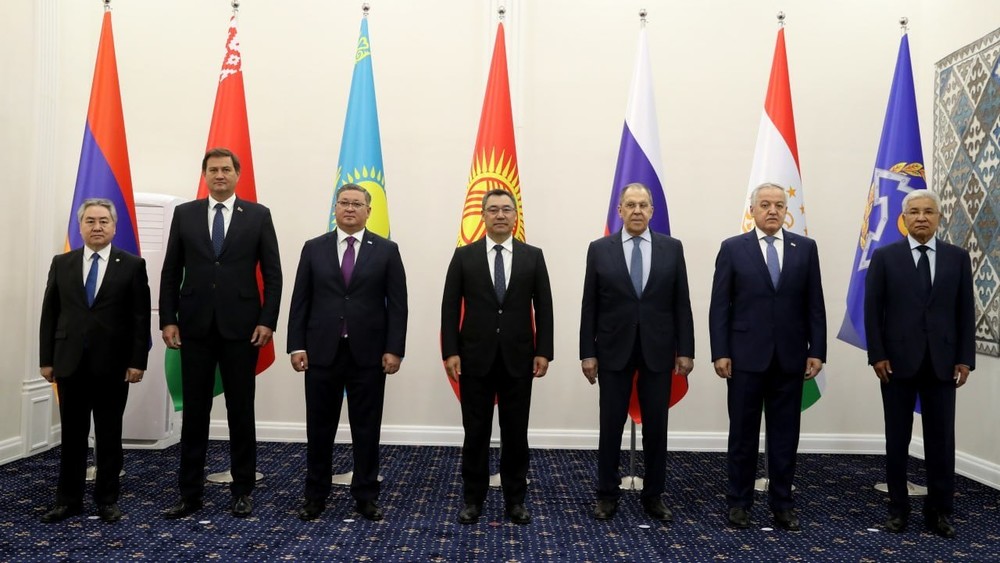 Жээнбек Кулубаев, Максим Рыженков,Мурат Нуртлеу, Садыр Жапаров, Сергей Лавров, Мухриддин Сироджиддин и Имангали Тасмагамбетов