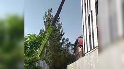 Горожанин пожаловался на строительную технику, которая не соблюдает меры безопасности