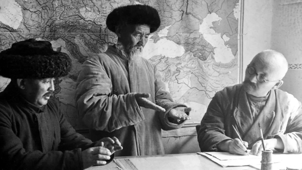 Саякбай Каралаев, Тоголок Молдо, Абдыкалык Чоробаев