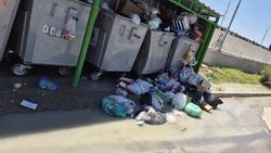 Мусорку в 10 мкр затопило. Фото