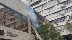 В Бишкеке горит здание филиала банка KICB. Видео