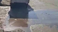 В Джале территория возле мусорки залита жижой. Видео