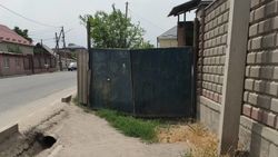 Тротуар на ул.Кустанайской захватили. Видео и фото