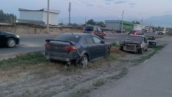 Неправильно припаркованные авто на ул.Патриса Лумумбы убрали, а про ул.Садыгалиева забыли? Фото горожанина