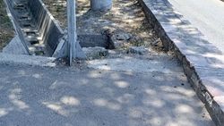 Дефекты после ремонта путепровода на Айтматова все еще не исправили. Фото горожанина