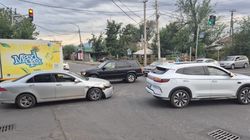 На пересечении улиц Чапаева и Алтымышева произошло ДТП в результате которого образовался затор