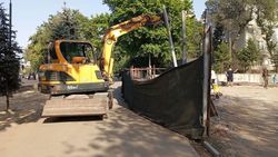 Стройка на проспекте Чуй перекрыла тротуар. Ответ мэрии