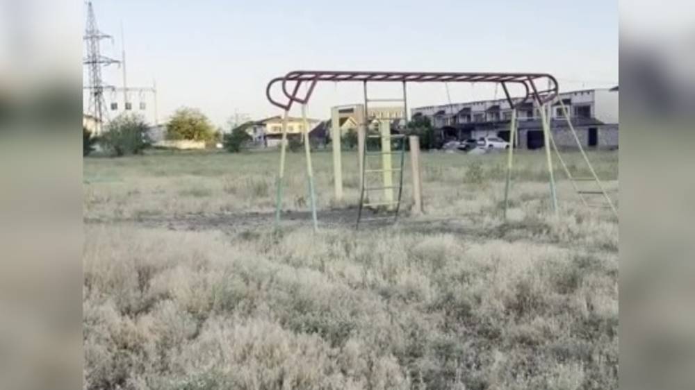 Жители Киргизии-1 просят отремонтировать спортивно-детскую площадку