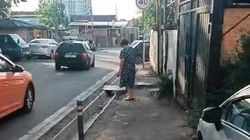 На ул.Кийизбаевой нет тротуаров. Видео