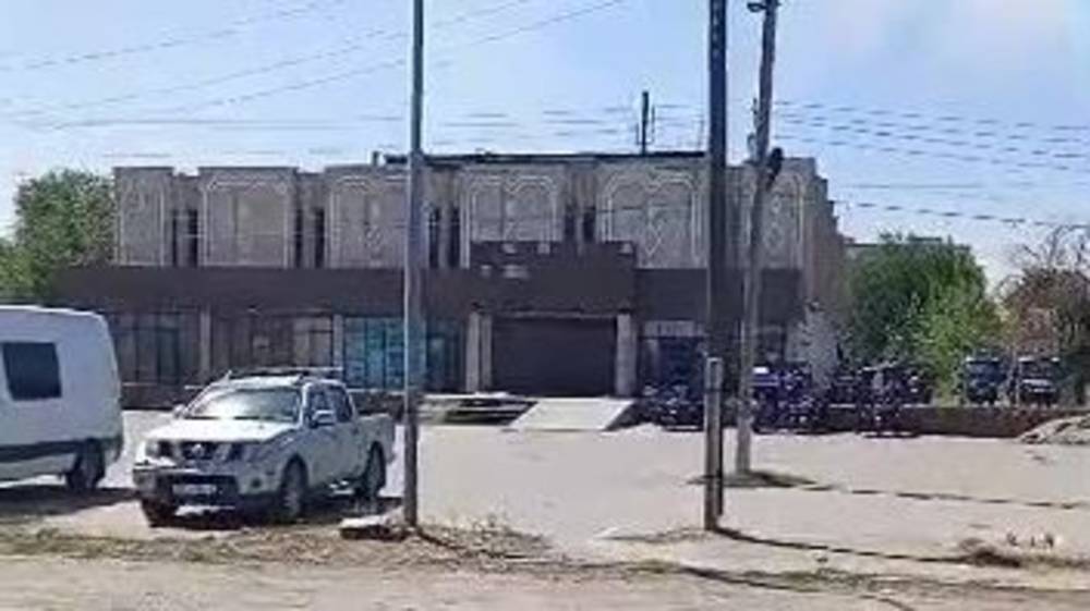 Житель Лебединовки просит открыть школу или училище в здании старого универмага. Видео