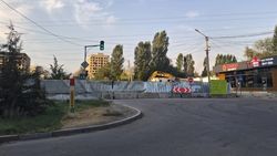 Мост через технический канал ТЭЦ на Ауэзова закрыли на реконструкцию. Фото жителя