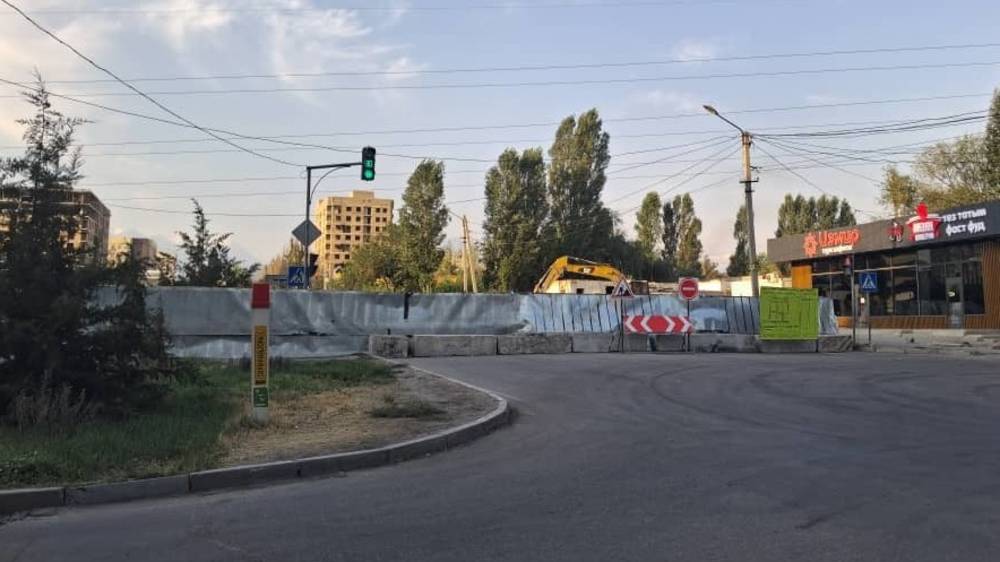 Мост через технический канал ТЭЦ на Ауэзова закрыли на реконструкцию. Фото жителя