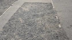 Тротуар на Ахунбаева возле медресе не могут починить уже полгода. Фото