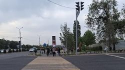 На Южной магистрали—Айтматова после ремонта нет светофора для пешеходов. Фото