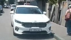 «Киа К7» припарковали на встречке. Видео