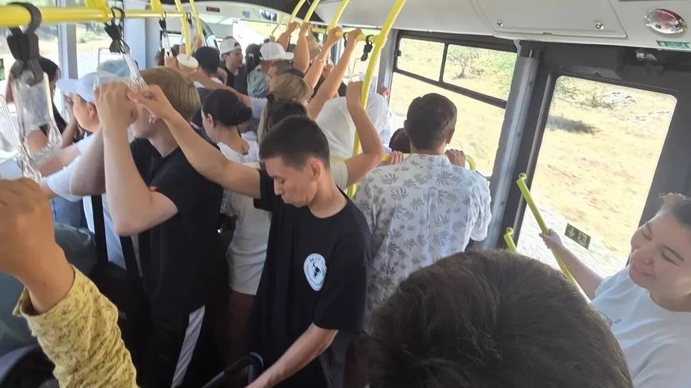 Горожанин просит увеличить количество автобусов №1 в выходные. Фото