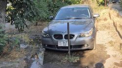 Личная парковка для BMW 525 во дворе дома на Льва Толстого. Фото