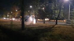 На Чуй—Ауэзова начали полив деревьев и зеленных насаждений. Фото горожанина