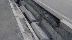 В Ак-Өргө бордюры лежат в арыках. Ответ мэрии