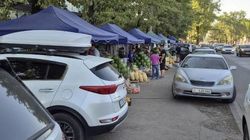 Законно ли на парковке на Чапаева организовали рынок? Фото горожанина