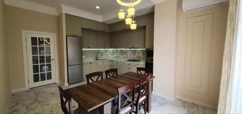 Сдаю 2-комнатную квартиру, 80 кв . м .кв. м., этаж - 7/8, Французский Квартал.