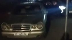 «Мерседес» припарковали в неположенном месте. Видео