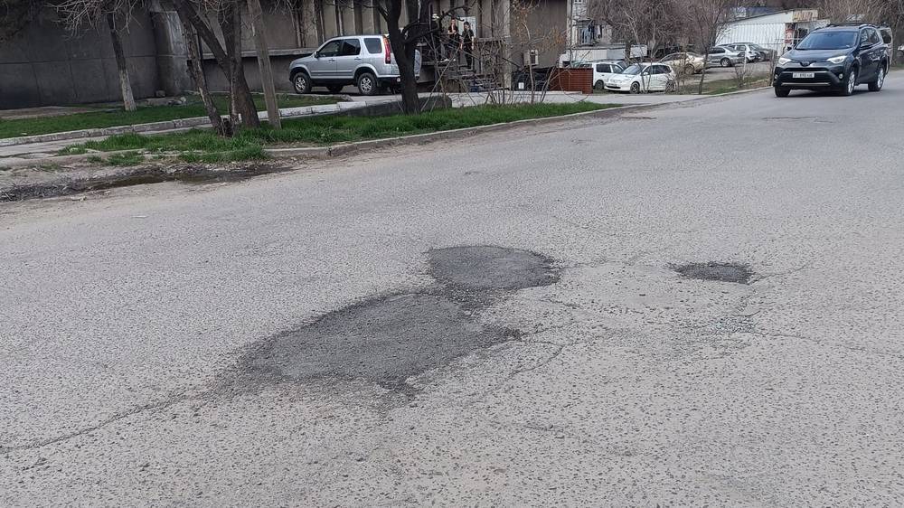 Ямы на дороге по ул.Достоевского. Ответ мэрии