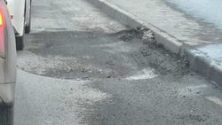 «Бишкекасфальтсервис» провел карточный ремонт дороги у Орто-Сайского рынка