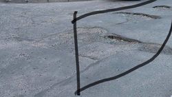 Горожанин просит заделать ямы в 10 мкр. Ответ мэрии