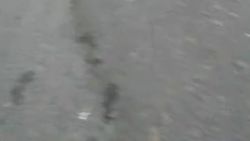 На Киевской поплыл асфальт, горожанин споткнулся и поранил палец. Видео