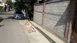 Горожанин просит демонтировать ограждения для парковки, установленные на муниципальной территории