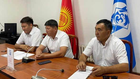 Вице-мэр Азамат Кадыров, аким Октябрьского района Жаныбек Орозалиев и замакима Маратбек Турсунов